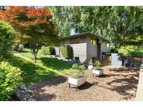7615 SW 35th Avenue Portland OR 97219