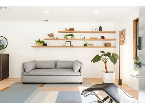 7615 SW 35th Avenue Portland OR 97219