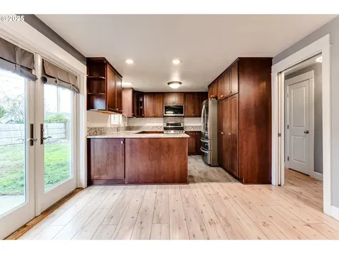 2230 Viewmont Avenue Springfield OR 97477
