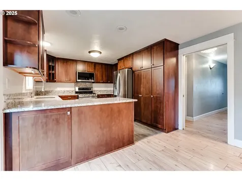 2230 Viewmont Avenue Springfield OR 97477