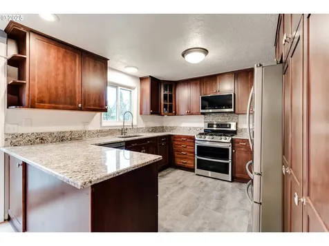 2230 Viewmont Avenue Springfield OR 97477