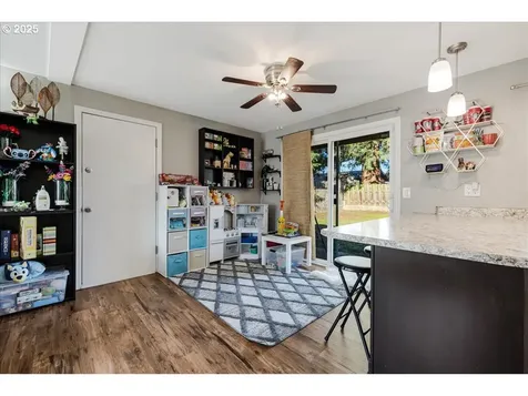 14231 SE Salmon Street Portland OR 97233