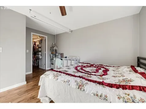 14231 SE Salmon Street Portland OR 97233