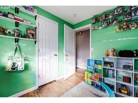 14231 SE Salmon Street Portland OR 97233