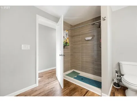 14231 SE Salmon Street Portland OR 97233