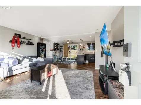 14231 SE Salmon Street Portland OR 97233