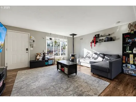 14231 SE Salmon Street Portland OR 97233