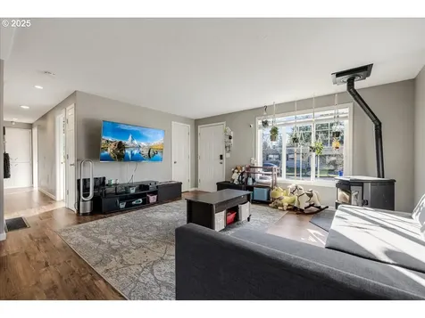 14231 SE Salmon Street Portland OR 97233