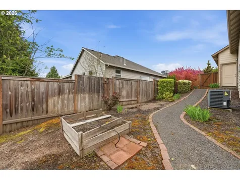 2674 NW Mt Ashland Drive Mcminnville OR 97128