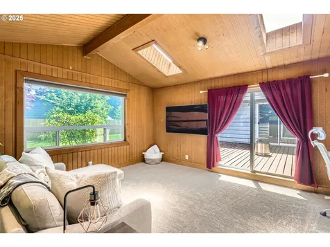 834 SE 16th Avenue Hillsboro OR 97123