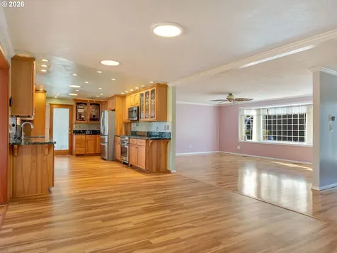 30 W Kensington Avenue Astoria OR 97103