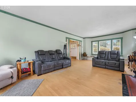 7462 N Dwight Avenue Portland OR 97203