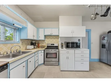 7462 N Dwight Avenue Portland OR 97203