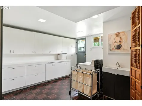 9122 SW 35th Avenue Portland OR 97219