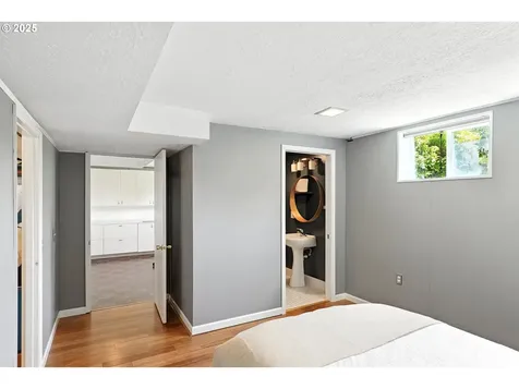 9122 SW 35th Avenue Portland OR 97219