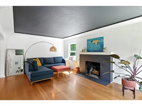 9122 SW 35th Avenue Portland OR 97219