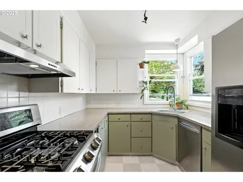9122 SW 35th Avenue Portland OR 97219