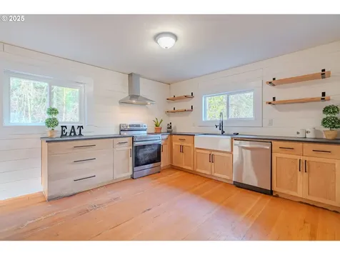 355 Slide Creek Road Longview WA 98632