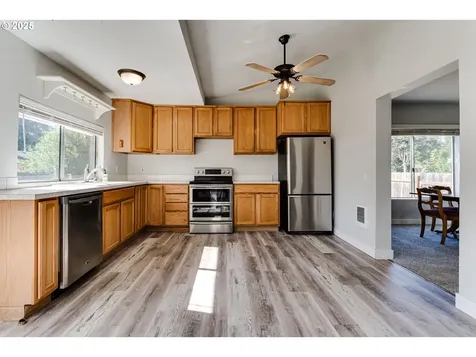 1004 S 4th Street Cottage Grove OR 97424