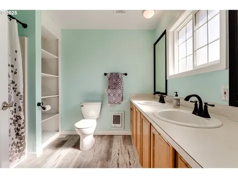 1004 S 4th Street Cottage Grove OR 97424