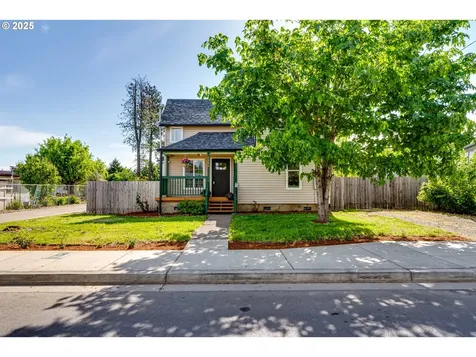 1004 S 4th Street Cottage Grove OR 97424