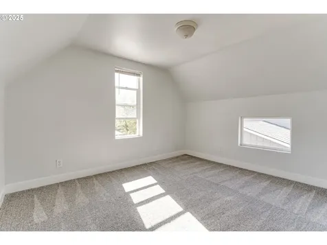 1004 S 4th Street Cottage Grove OR 97424