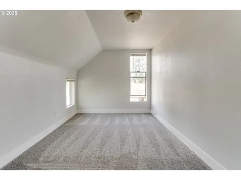 1004 S 4th Street Cottage Grove OR 97424