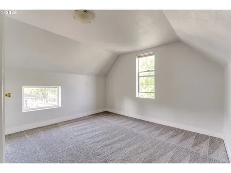 1004 S 4th Street Cottage Grove OR 97424