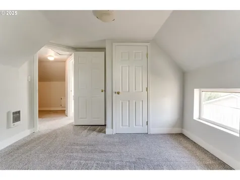 1004 S 4th Street Cottage Grove OR 97424