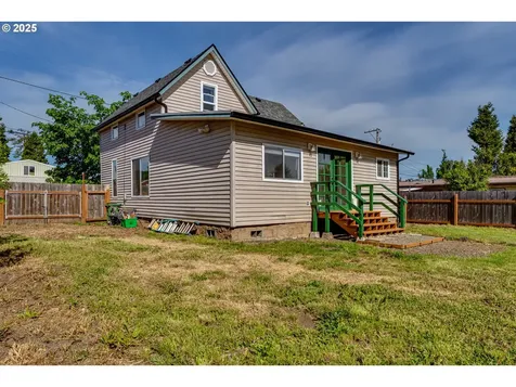 1004 S 4th Street Cottage Grove OR 97424