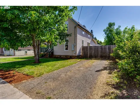 1004 S 4th Street Cottage Grove OR 97424