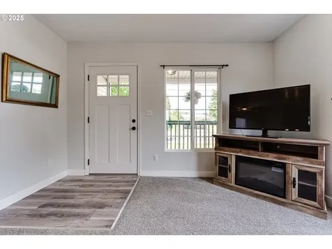 1004 S 4th Street Cottage Grove OR 97424