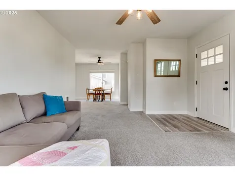 1004 S 4th Street Cottage Grove OR 97424