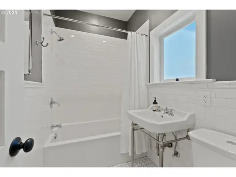 1912 NE 11th Avenue Portland OR 97212