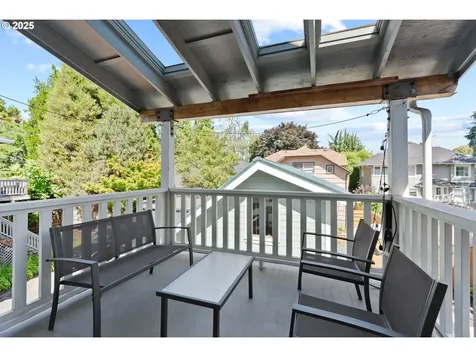 1912 NE 11th Avenue Portland OR 97212