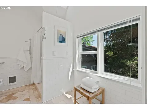 1912 NE 11th Avenue Portland OR 97212