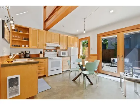 1912 NE 11th Avenue Portland OR 97212