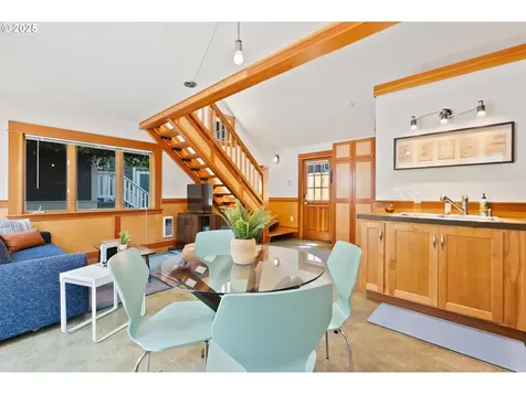 1912 NE 11th Avenue Portland OR 97212
