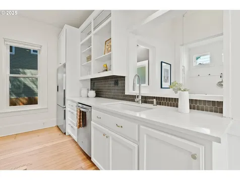 1912 NE 11th Avenue Portland OR 97212