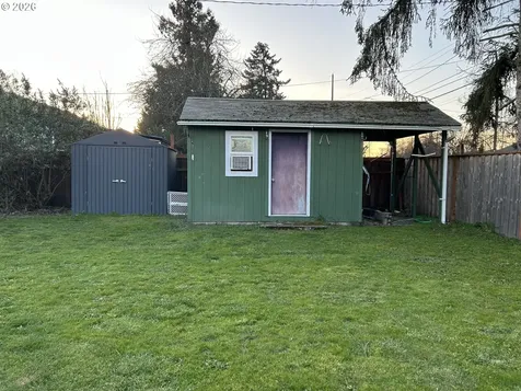 1708 I Street Springfield OR 97477