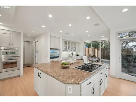 17623 Brookhurst Drive Lake Oswego OR 97034