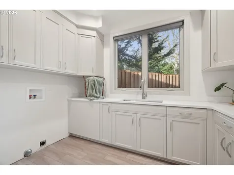 17623 Brookhurst Drive Lake Oswego OR 97034