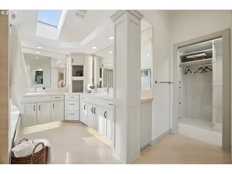 17623 Brookhurst Drive Lake Oswego OR 97034