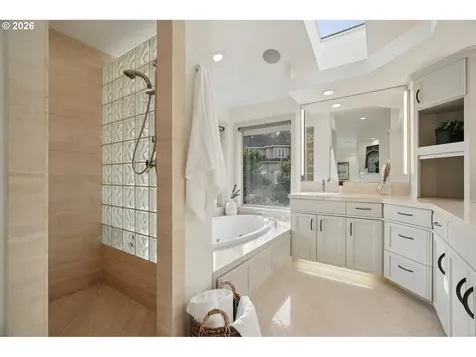 17623 Brookhurst Drive Lake Oswego OR 97034