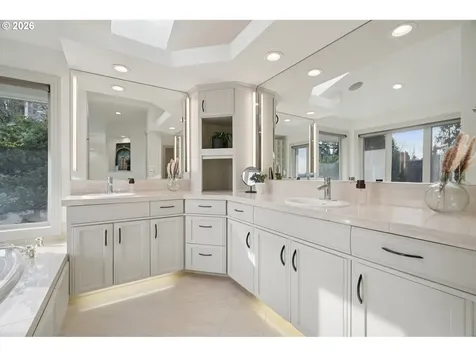 17623 Brookhurst Drive Lake Oswego OR 97034