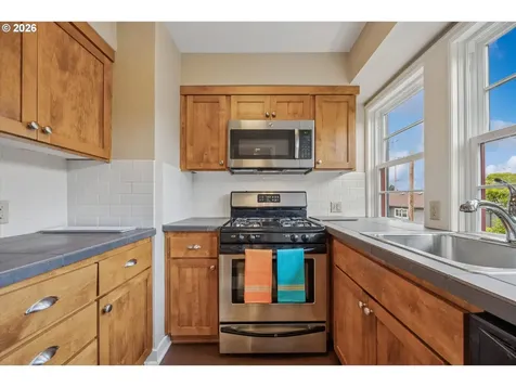 255 NE 61st Avenue Portland OR 97213