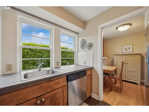 255 NE 61st Avenue Portland OR 97213