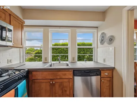 255 NE 61st Avenue Portland OR 97213