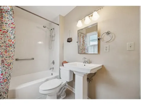 255 NE 61st Avenue Portland OR 97213