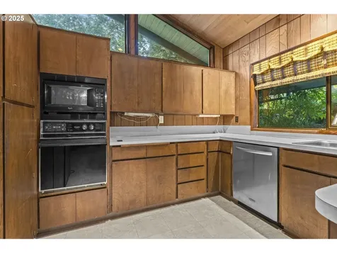 7175 SW 68th Avenue Portland OR 97223